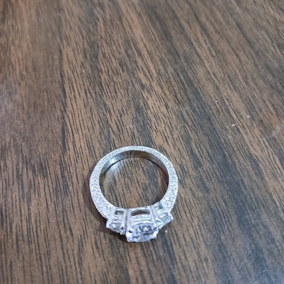 EUC Silver- tone CZ Costume ring. Large - Picture 5 of 8